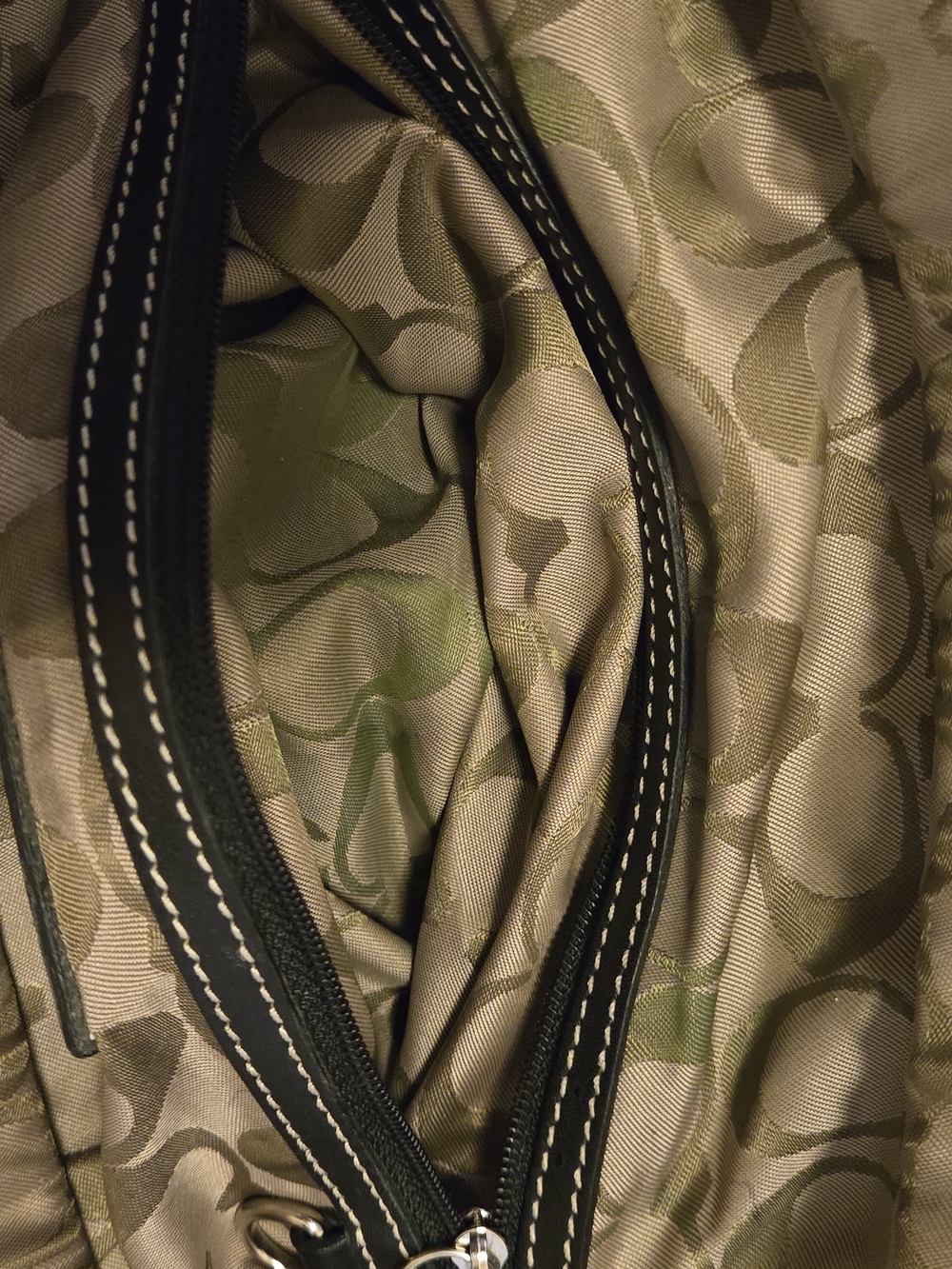 Coach Soho Black Leather Shoulder Buckle Bag. Style 9544 Great Leather Condition - Picture 11 of 16